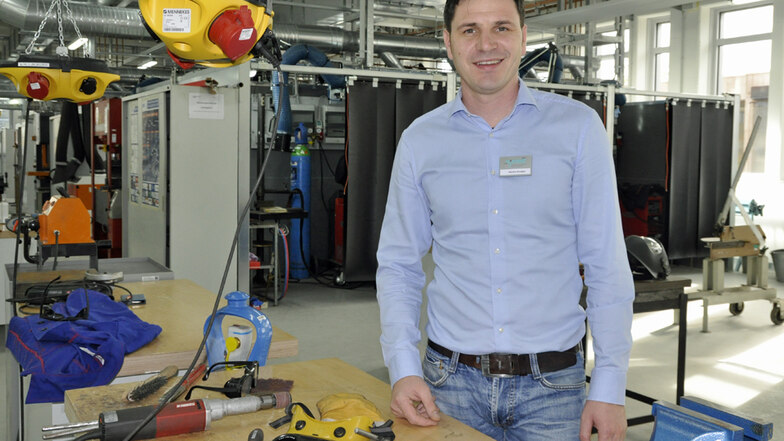 Martin Streiber leitet die Schweißtechnische Lehranstalt an der Handwerkskammer Dresden. Hier können alle gängigen Schweißverfahren trainiert werden.