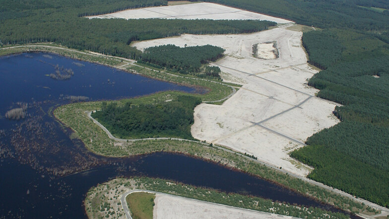 Dieses Luftbild von einem Teil des Lugteiches entstand 2012. In etwa um diese Zeit musste die LMBV die Sanierungsarbeiten in diesem Bereich beenden.