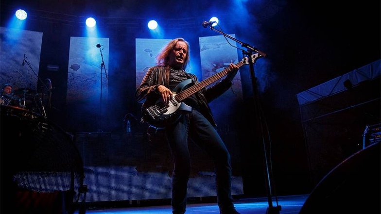Peter Rasym spielt seit 1997 bei den Puhdys den Bass.