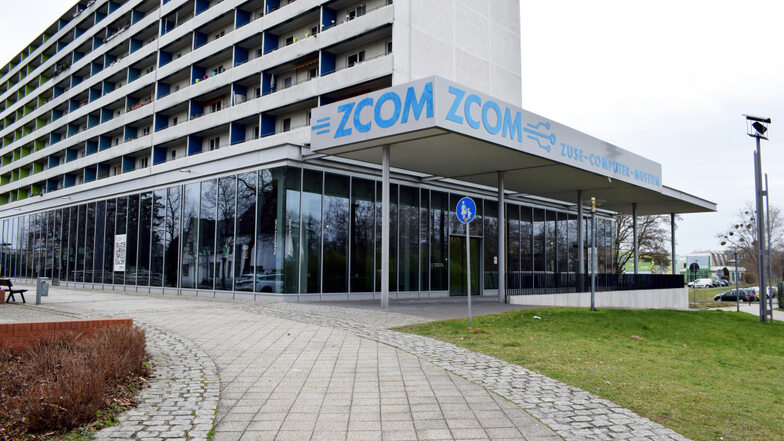 Das Zuse-Computermuseum (Zcom) in der Dietrich-Boenhoeffer-Straße ist mittlerweile mehr als ein musealer Ort, denn der Vorraum mit seiner Café-Atmosphäre lädt auch zum Verweilen sowie zu Austausch und Begegnung ein.