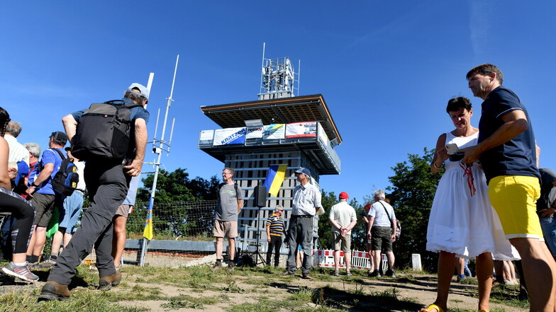 Die Gemeinde Großschönau ließ einen Aussichtsturm errichten, den sie zum Tag der Oberlausitz 2020 eröffnete.