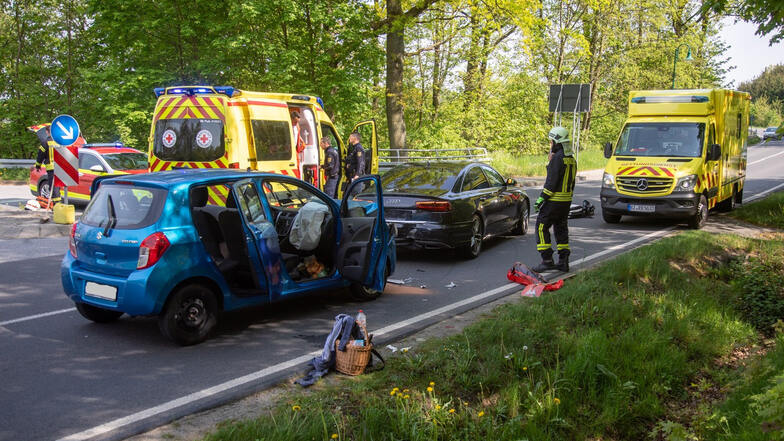 Ein Suzuki prallte am Sonnabend bei Burkau auf einen Audi. Dabei wurden drei Menschen verletzt.