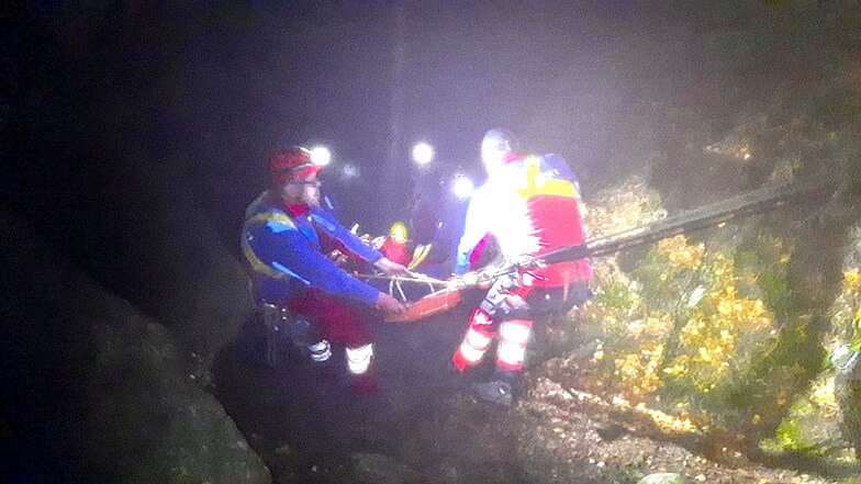 Die Bergwacht konnte einen Mann aus der Felsspalte im Elbsandsteingebirge retten.