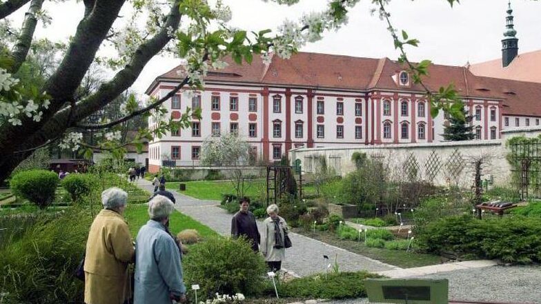 Der Garten am Kloster in Panschwitz-Kuckau ist ab Sonntag wieder geöffnet.
