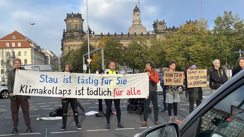 Die Klimaprotestgruppe "Extinction Rebellion" hat am Donnerstag in Dresden protestiert.