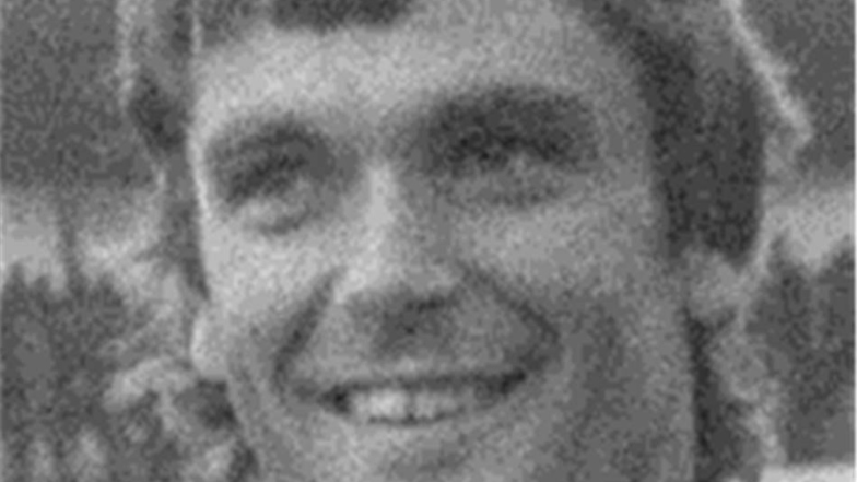 Bernd Jakubowski Dynamo von 1976 bis 1986 Mit ihm hätte es das Drama von Uerdingen wohl nie gegeben. Als der Torwart zur Pause verletzt raus musste, lag Dynamo klar vorn. Er starb im Juli 2007.