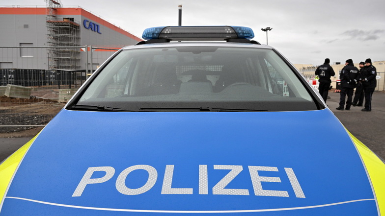 Eine Polizeistreife hat am Dienstagabend in Bautzen einen Audi gestoppt. Dessen Fahrer hatte keine Fahrerlaubnis, dafür stand er unter Drogen.