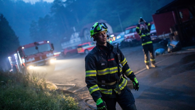 In Tschechien sind mehr als 1.000 Feuerwehrleute im Einsatz.