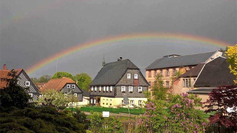 Jan Neidhardt fotografierte den doppelten Regenbogen in Obercunnersdorf.