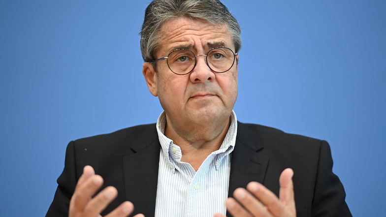 Der ehemalige SPD-Vorsitzende Sigmar Gabriel hat zur Unterstützung für Michael Kretschmer (CDU) aufgerufen.