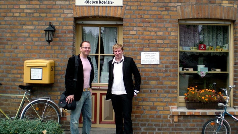 Aus Berlin sind diese beiden Touristen zum „Laden“ in der Bohsdorfer Dorfstraße 35 gekommen.