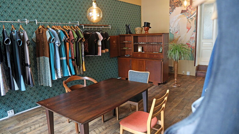 Alte Möbel treffen Industriedesign und Art déco: Im Ladenlokal an der Hauptstraße gibt es ein ganz spezielles Flair.