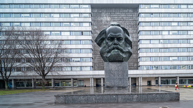 Er wacht auch über die Kulturhauptstadt: Der "Nischel" von Karl Marx in Chemnitz