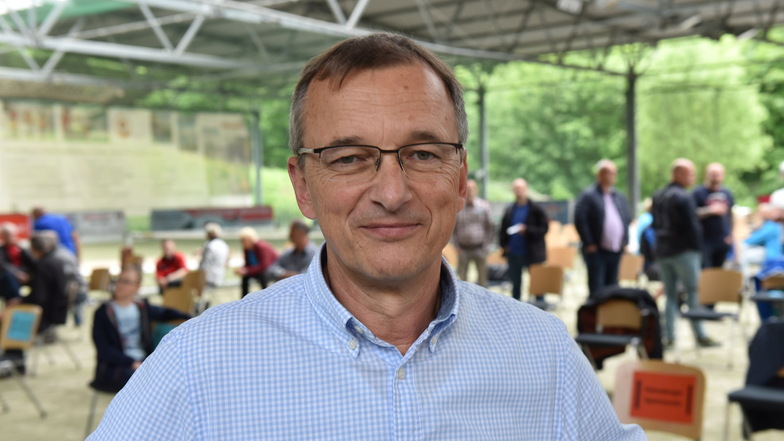 Freitals Stadtwerke-Chef Jörg Schneider im Sportzentrum Hains: "Zuverlässiger Mitstreiter in unserer Stadt-Familie."