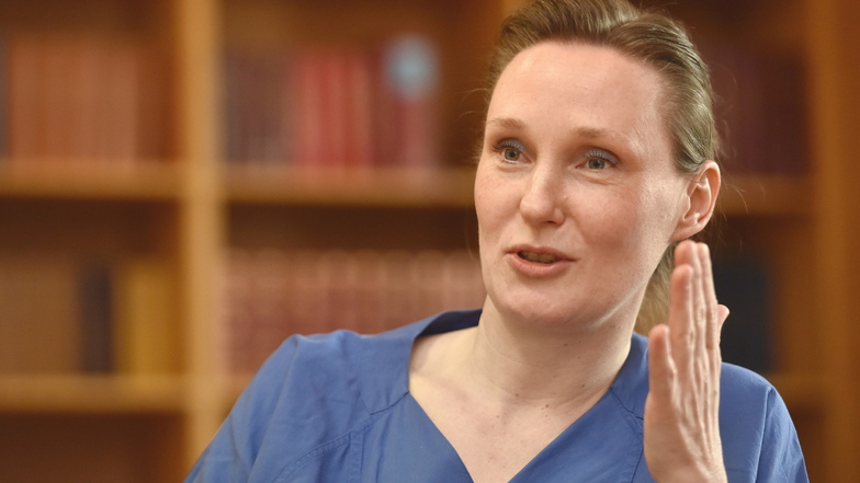 Oberärztin Sylvia Jörke behandelt am der Helios Weißeritztalklinik Freital Darmkrebspatienten.