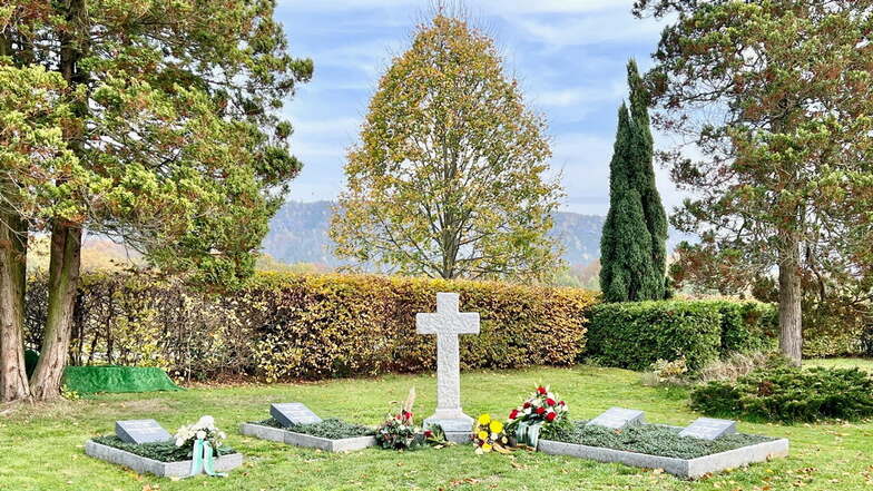 Friedhof Porschdorf: Eine am 29. Oktober 2022 eingeweihte Kriegsgräberstätte erinnert an verstorbene italienische KZ-Häftlinge.