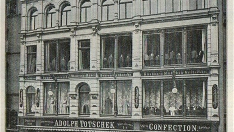 Das Foto zeigt die Steinstraße 2 bis 5, als hier noch das damalige Kaufhaus Totschek ansässig war.