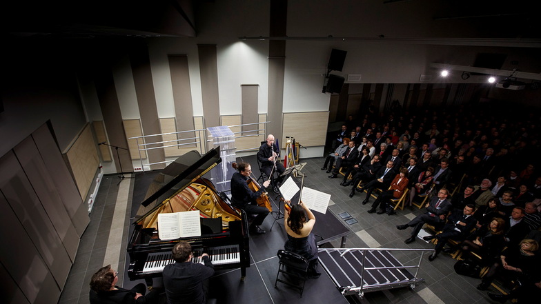 Konzert im Meetingpoint Music Messiaen: Der Verein, der in Zgorzelec die Gedenkstätte Stalag VIIIa, betreibt, bekam für seine Arbeit immer wieder Geld von der Veoliastiftung.