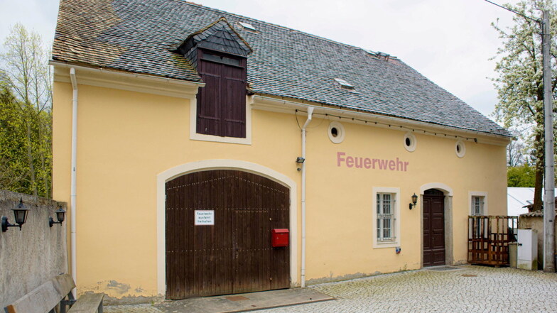 Das ist das aktuelle Feuerwehrhaus im Elstraer Ortsteil Prietitz. Jetzt soll ein neues gebaut werden.