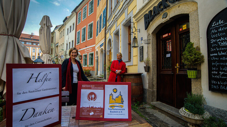 Die Stadträtinnen Monika Vetter (l.) und Katja Gerhardi wollen Spenden für Bautzens Gastronomie sammeln - und davon Gutscheine kaufen. Die sollen dann verschenkt werden.