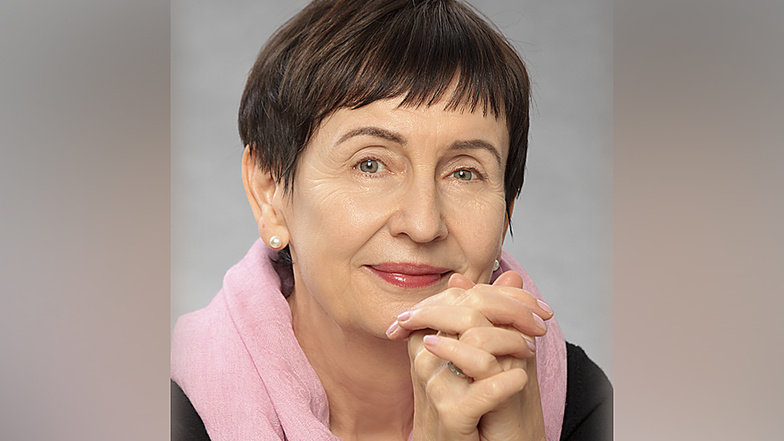 Petra C. Erdmann ist seit 1992 Verhaltenstrainerin, hat u.a. Ausbildungen in Psychologie, Coaching und Achtsamkeit absolviert.
