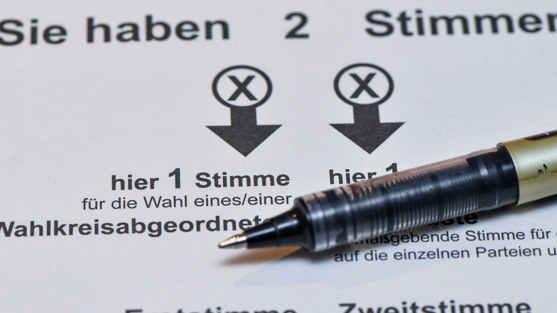 Welche Themen sind ausschlaggebend dafür, wo Wähler in Sachsen ihre Kreuze setzen? Im Podcast Drittelstunde redet Fabian Deicke darüber mit Politikwissenschaftler Hendrik Träger.
