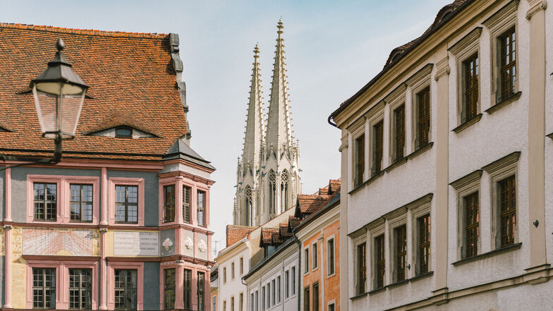 Die Europastadt begeistert mit einer unglaublichen architektonischen Vielfalt. Der Rundgang kann unter anderem in englisch, polnisch, tschechisch und französisch gebucht werden.