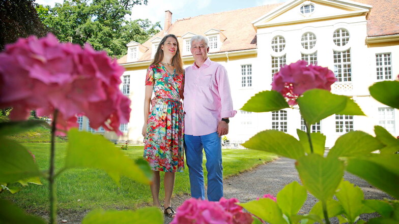 Spaziergänger sind im Garten am Barockschloss Oberlichtenau zu Pfingsten willkommen. Und für Ende Mai planen Schlossherr Andreas von Hünefeld und seine Frau Daniela eine erste Veranstaltung.