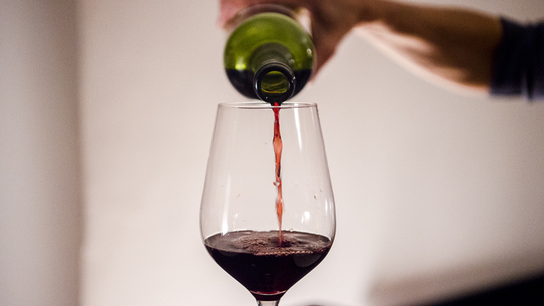 Französische Polizei deckt Schwindel mit Bordeaux-Wein auf