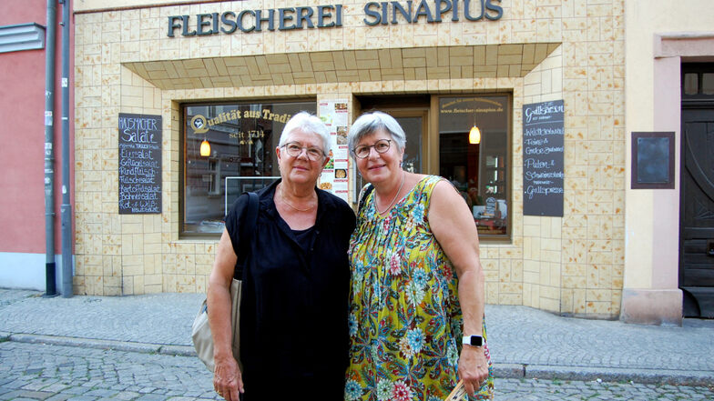 Ungeplant und
unversehens
verschlug es unter anderem die zwei Schweizerinnen Constanze Schneider (links) und Sybil Schneeberger am Donnerstag der vorigen Woche in die Kirchstraße.