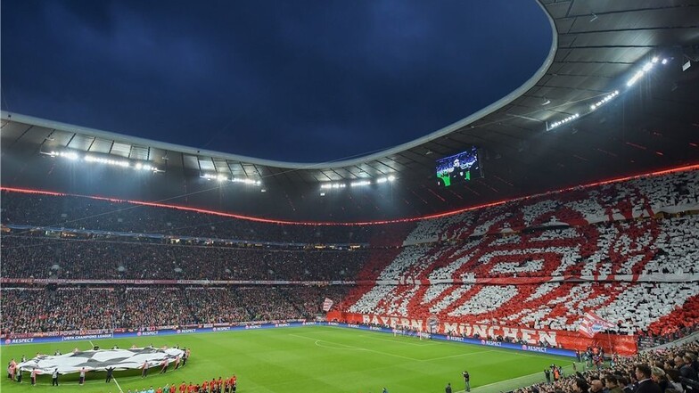 Allianz-Arena München: 8000 Quadratmeter groß ist die Rasenfläche des Münchner Stadions, das 2005 eingeweiht wurde.