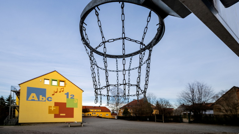 So ein Korb wird bald auch in Langebrück hängen. Dort soll ein öffentlicher Basketballplatz entstehen.