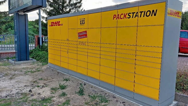 An diesem solarbetriebenen Automaten am Halbendorfer Weg 34 in Weißwasser kann man jetzt rund um die Uhr Pakete abholen oder auch versenden.