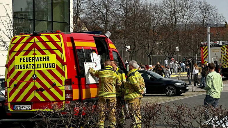 Am Donnerstag haben Rettungskräfte 32 Schüler nach einer Reizgasattacke in umliegende Krankenhäuser gebracht.