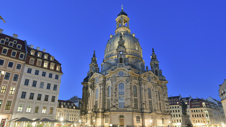In Dresden denkt man an die Pariser, deren berühmte Kirche Notre Dame gebrannt hat. Die Frauenkirche brannte ebenfalls aus, das Signal des Wiederaufbaus ging um die Welt.