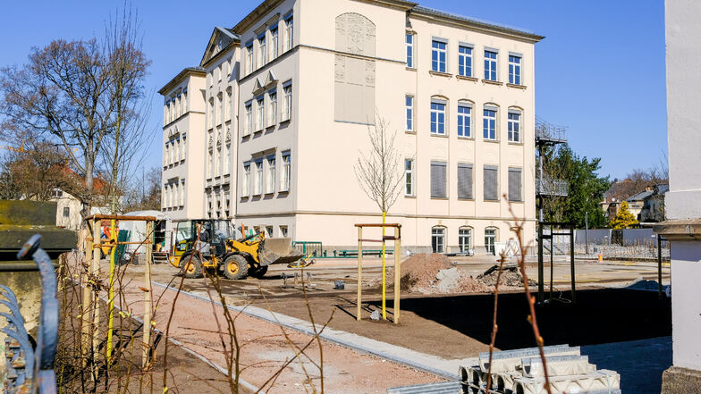 Die Schulhöfe und Sportplätze von Pestalozzihaus und Schillergrundschule werden saniert.