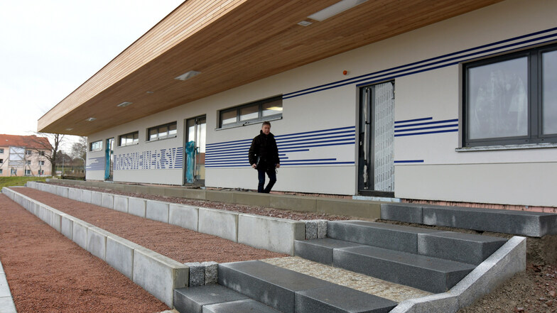 Am neuen Funktionsgebäude auf dem Roßweiner Sportplatz sind nur noch einige Restarbeiten zu erledigen.