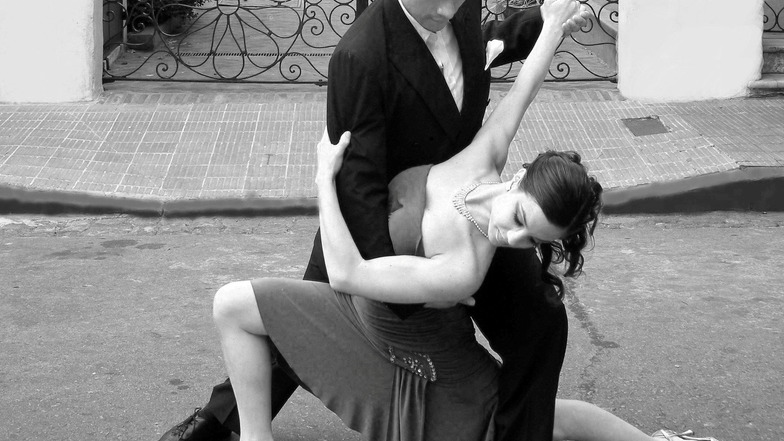 Den Tango im Blut: Rodrigo Arze (l.) und Paula Alvarez Hriba zeigen in Graupa ihre Tanzkünste.