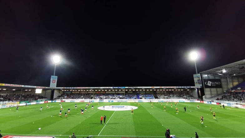 18.30 Uhr, Flutlicht und ein schönes Fußballspiel: Für Dynamo kann es nichts schöneres geben, wäre da nicht die Negativserie. Gegen Kiel soll diese nun enden.