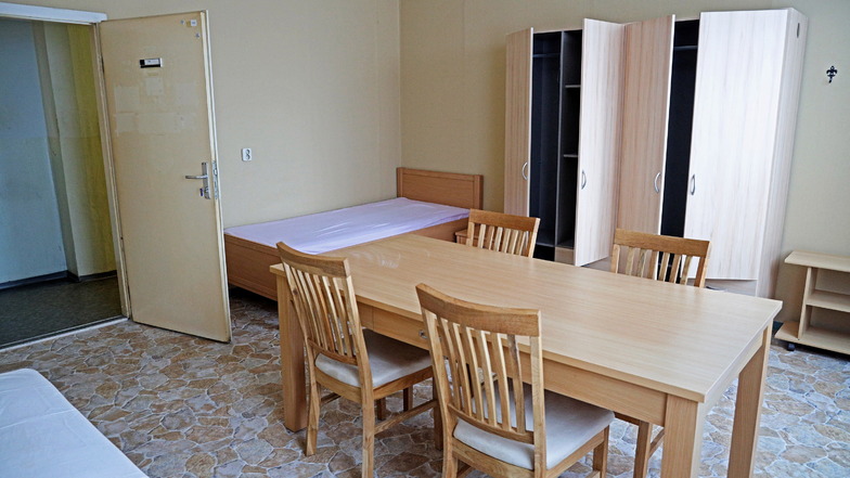 Die Zimmer sind jeweils um die 12 Quadratmeter groß und werden in der Regel von zwei Leuten bewohnt.