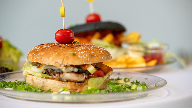 Burger, unter anderem mit Wildfleisch, sind eine der neuen Spezialitäten im Geibeltbad-Bistro.