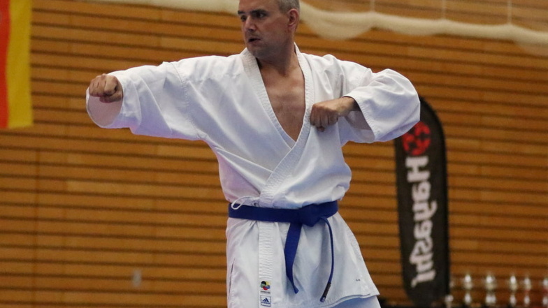 Marcus Schlenkrich aus Kamenz holte sich am Wochenende Gold bei der Deutschen Para-Karate- Meisterschaft in Berlin. Seit einem schweren Unfall 2009 ist er gehandicapt.