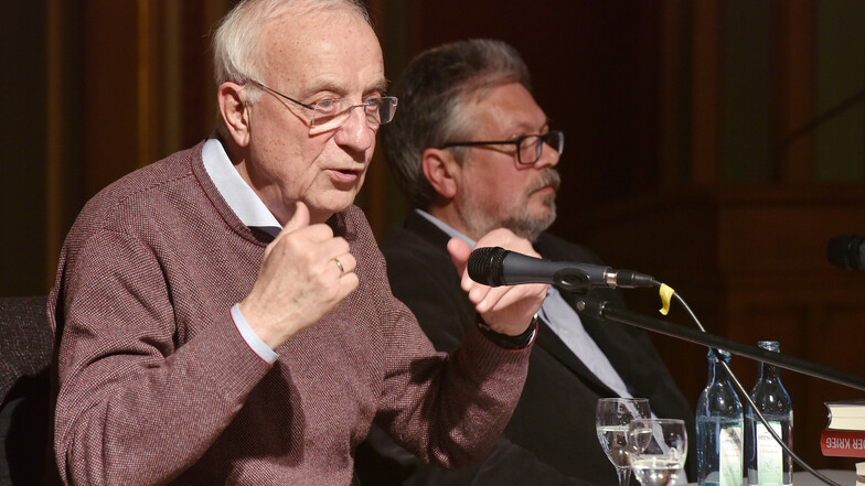 Fritz Pleitgen (vorn) und Michail Schischkin stellten in Zittau ihr Buch vor.