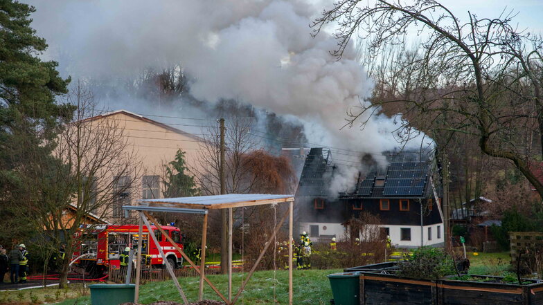 Das brennende Haus in Strahwalde.