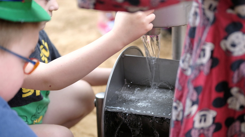 Beim Fest zum 650. Jubiläum des Neschwitzer Ortsteils Caßlau stehen unter anderem Wasserspiele für Kinder auf dem Programm.