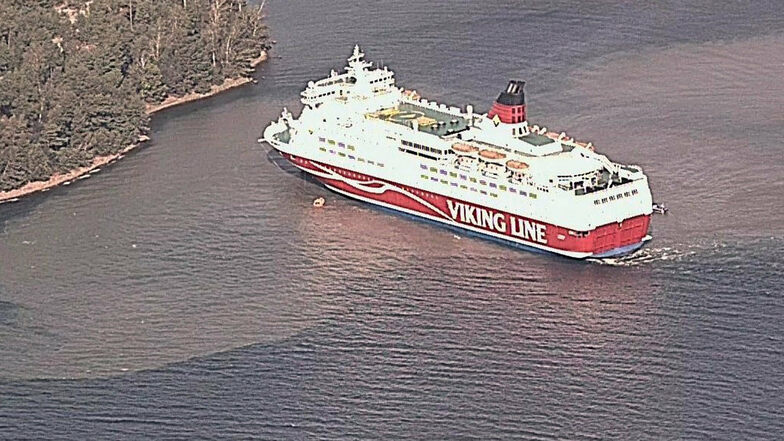 Das Kreuzfahrtschiff Amorella von Viking Line lief bei Langnäs auf Aland in den finnischen Schären auf Grund.