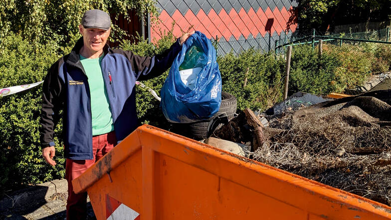 Torsten König von der Initiative "Ottendorf im Wandel" war bei der Sammelaktion dabei. Zwei Container wurden mit Müll gefüllt.