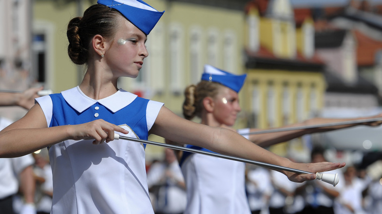 Waren 2011 beim Tag der Sachsen im traditionellen Festumzug mit dabei: die Majoretten des Blasorchesters der Kamenzer Partnerstadt Kolin aus Tschechien.