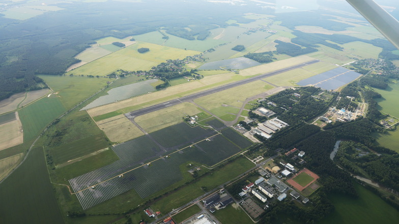 Auf dem Gelände des Rothenburger Flugplatzes soll ein Technologiecampus für Kreislaufwirtschaft entstehen. Die Anfänge dazu sind bereits gemacht.
