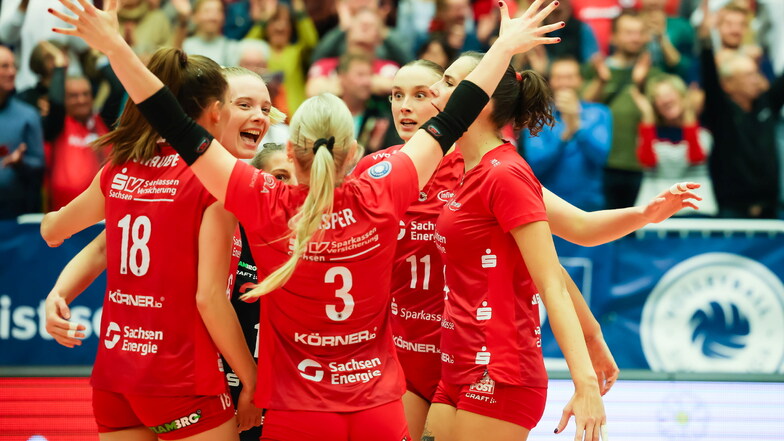 Die Dresdner Volleyballerinnen feiern den nächsten Sieg - diesmal gegen die Roten Raben Vilsbiburg. Am Mittwoch ist das Team im Europacup gefordert